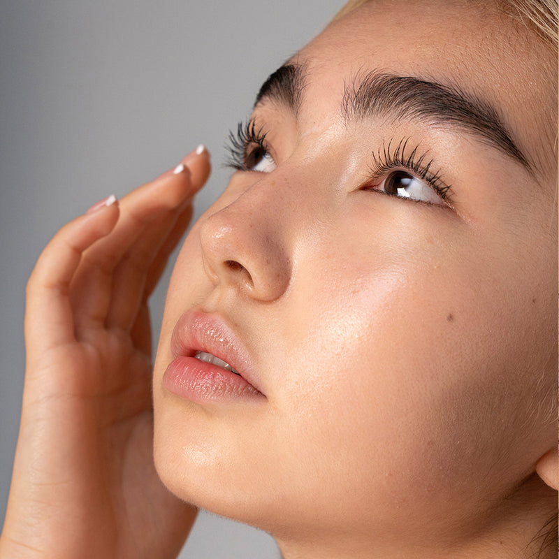 Straight Up™ Volumizing Peptide Mascara